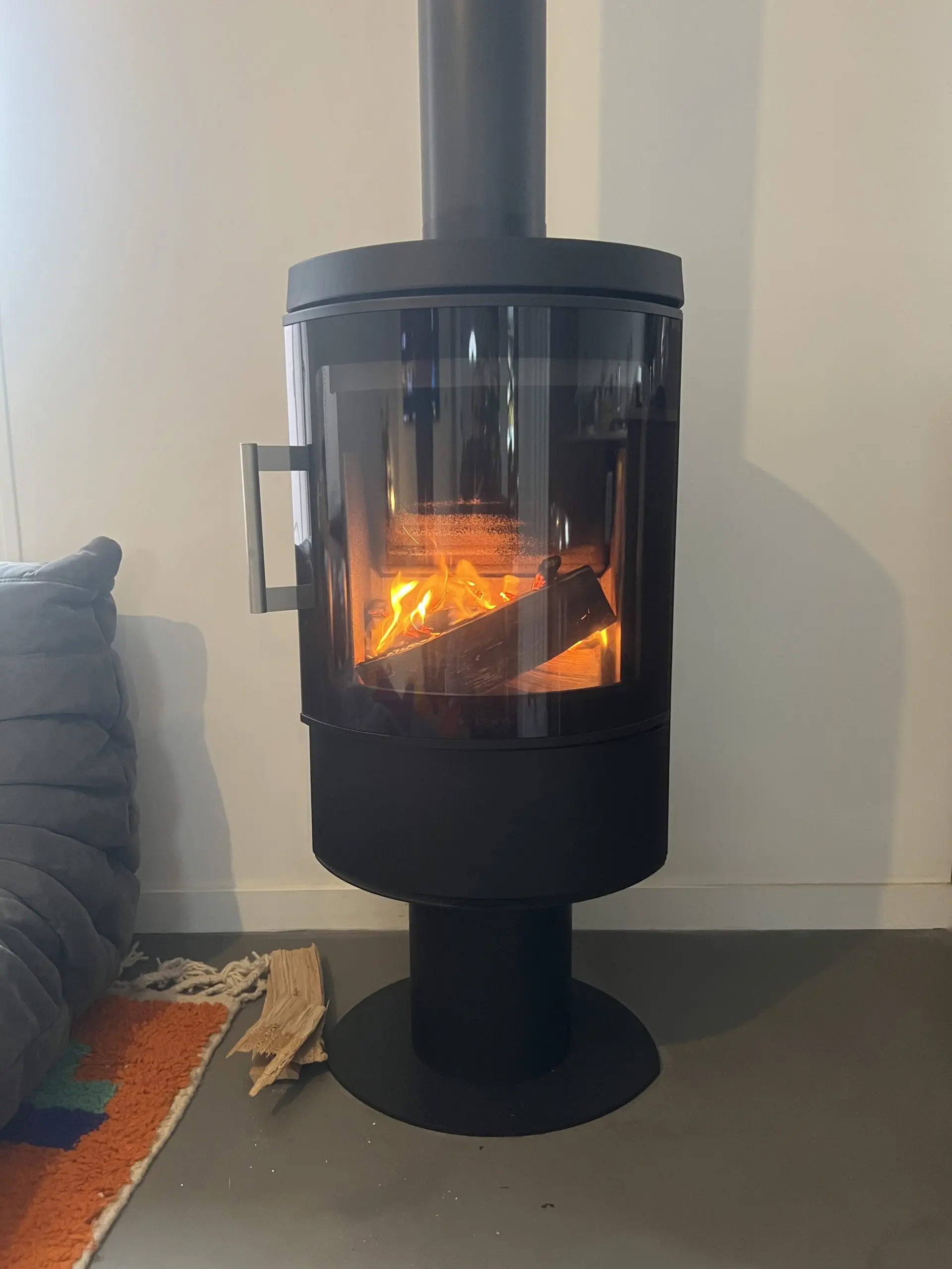 Installation of a HWAM Mon Foyer wood-burning stove in Noisy-le-Sec, 93