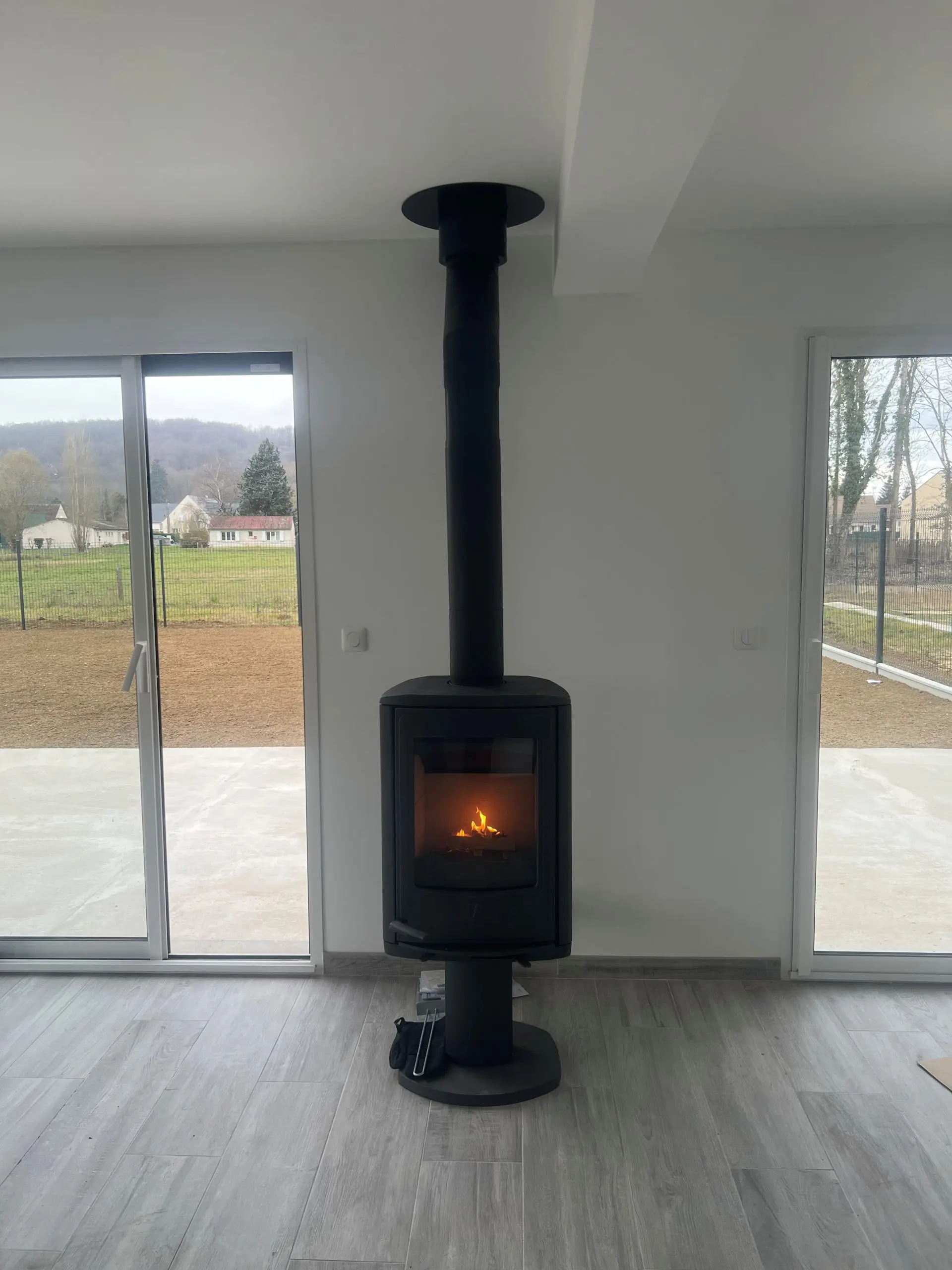 Installation of a wood-burning stove by Mon Foyer 93 in Noisy-le-Sec