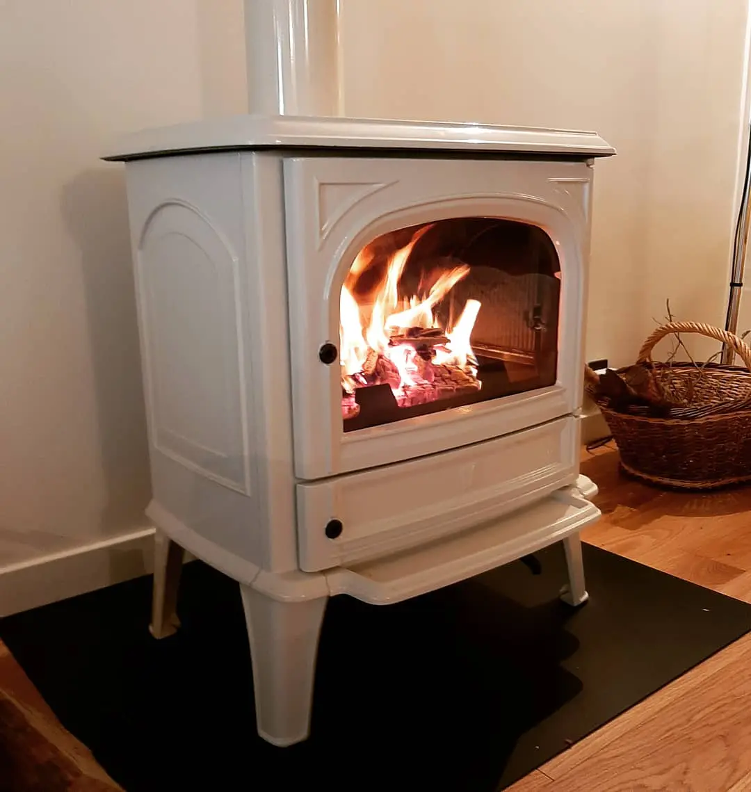 Installation of an Archiflam wood stove in La Fare-les-Oliviers, 13
