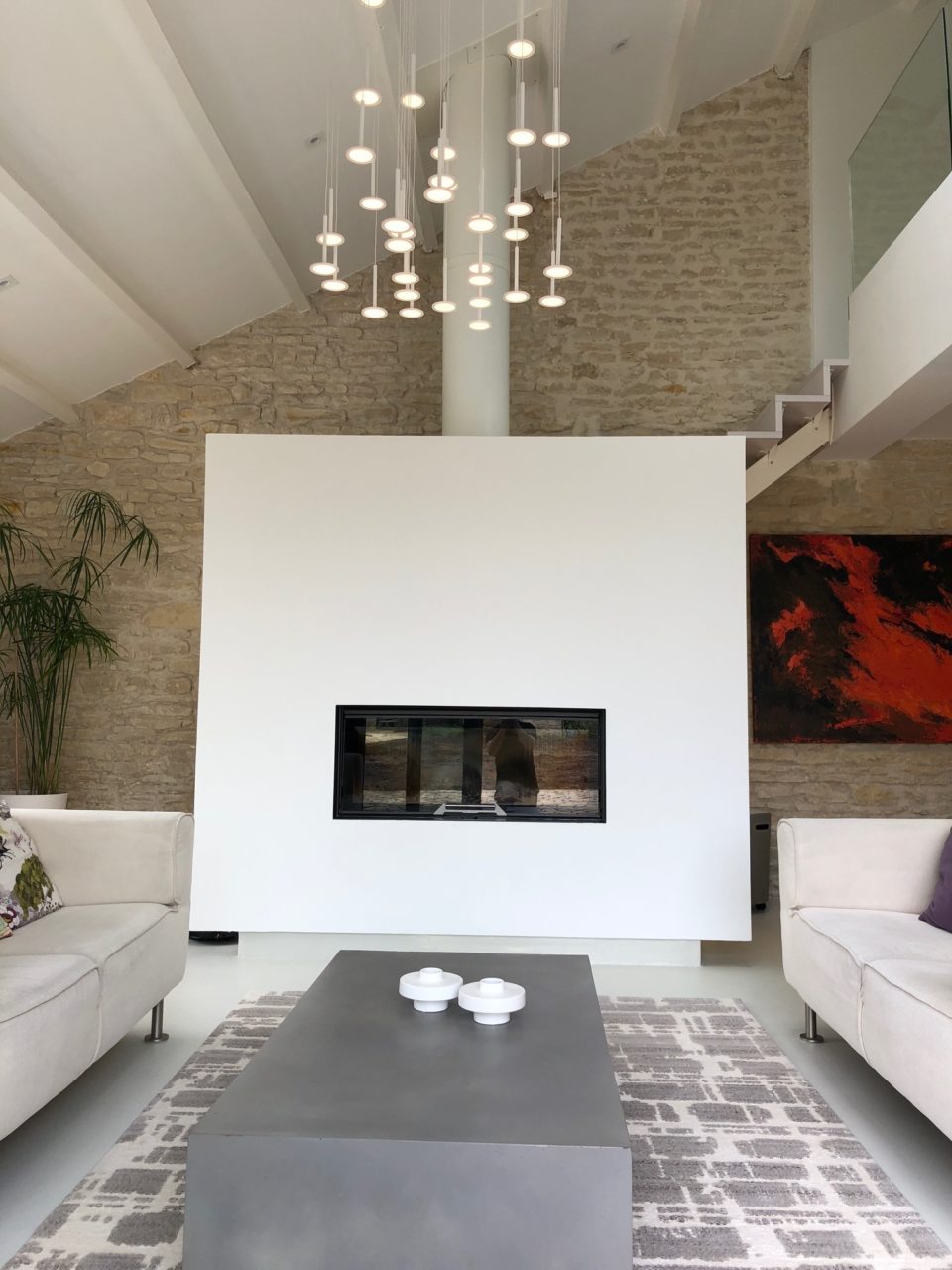 Installation d'une cheminée moderne aux saintes