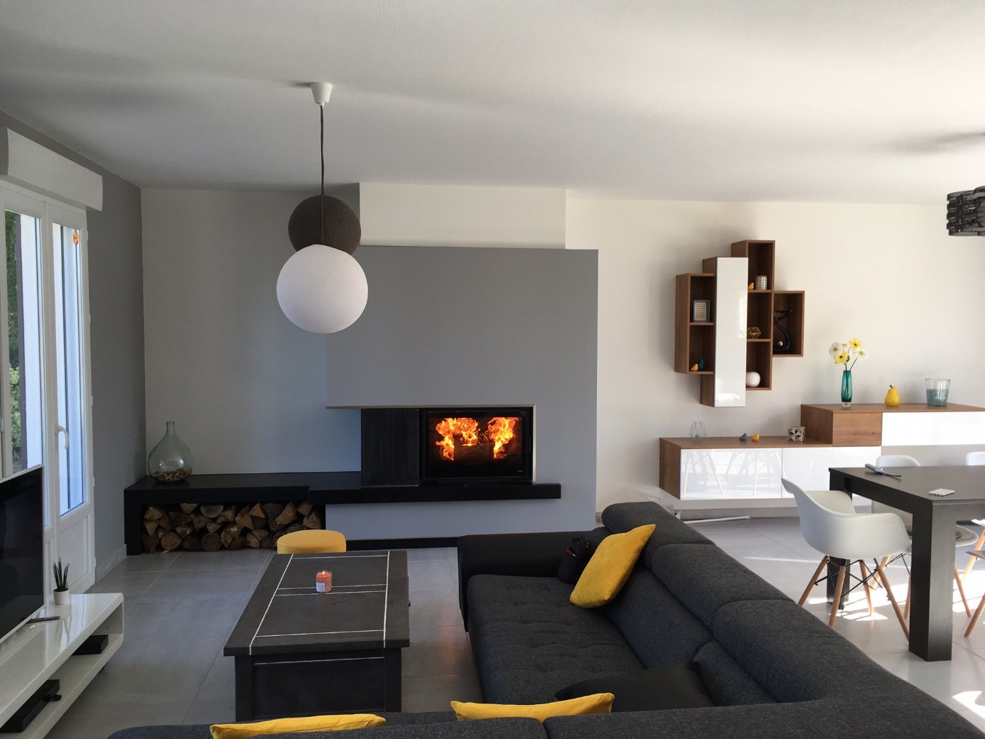 Installation d'une cheminée moderne
