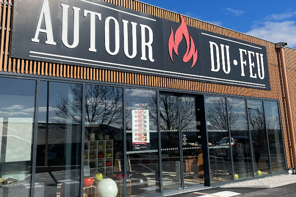 Magasin autour du feu à Champnier