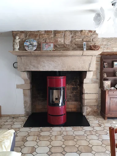 Installation d'un poêle à granulés par Cheminées et Poêles Mignotte à Langres