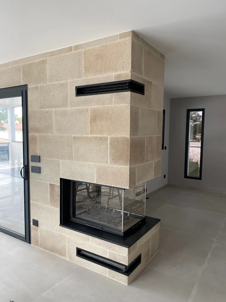 Installation d'un insert à bois par Cheminées Larrieu à Biscarrosse