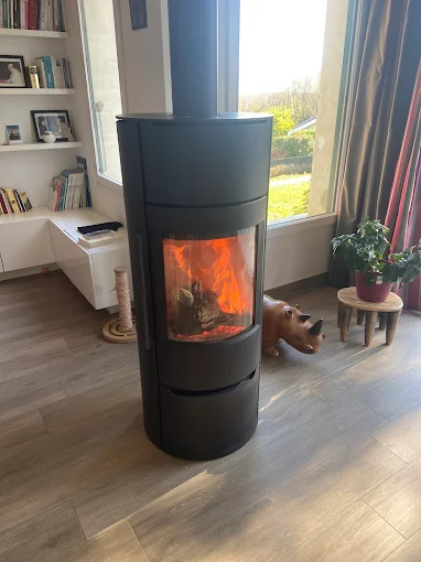 Installation of a wood-burning stove by Au Feu Voironnais in Voiron