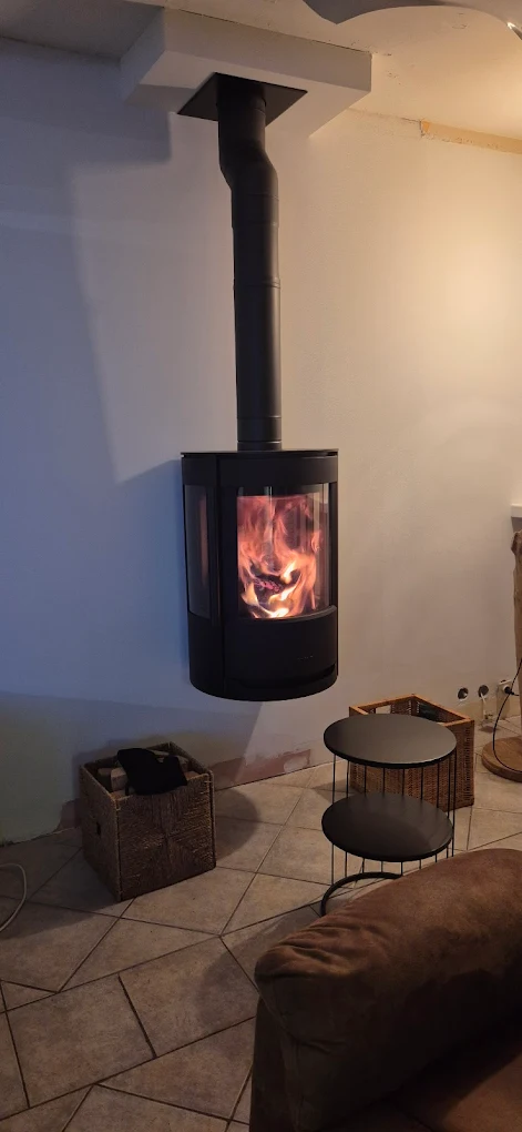 Installation of a wood stove by Cheminées & Poêles de Dammarie in Dammarie-les-Lys