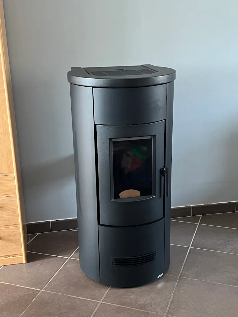 Installation of a pellet stove by Chenais Cheminées in Champagné