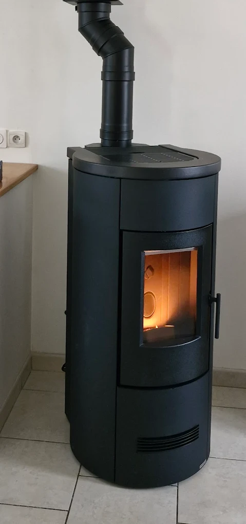 Installation of a pellet stove by Chenais Cheminées in Champagné